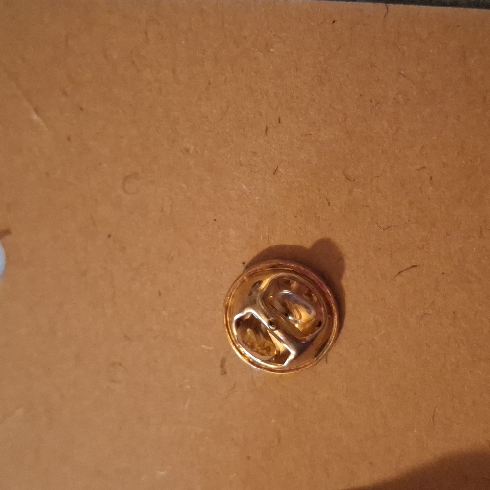 Charming Gold Footprint Brooch 3 Feet - Picture 2 of 2